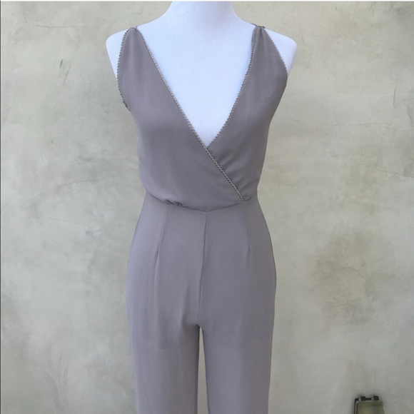 Beautiful gray play suit with strapped open back - Picture 1 of 3